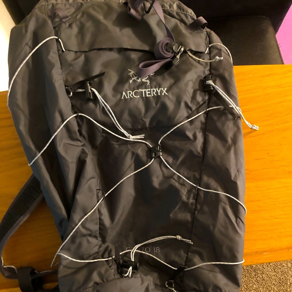 Fairly new Arc’teryx Cierzo 18 lightweight bag.